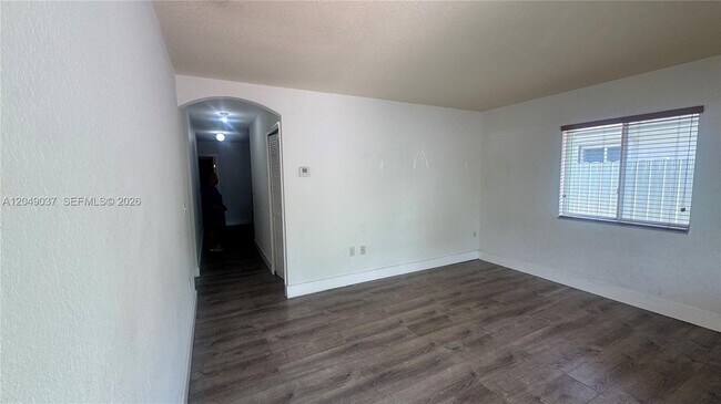 Foto del edificio - 5680 NW 23rd Ave