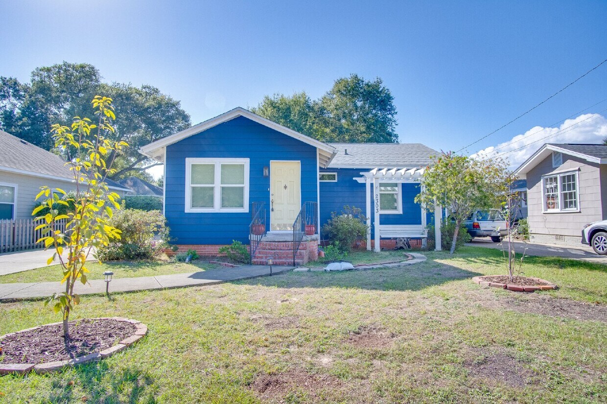 Primary Photo - Cozy 3-Bedroom Home in East Hill! – Solar-...