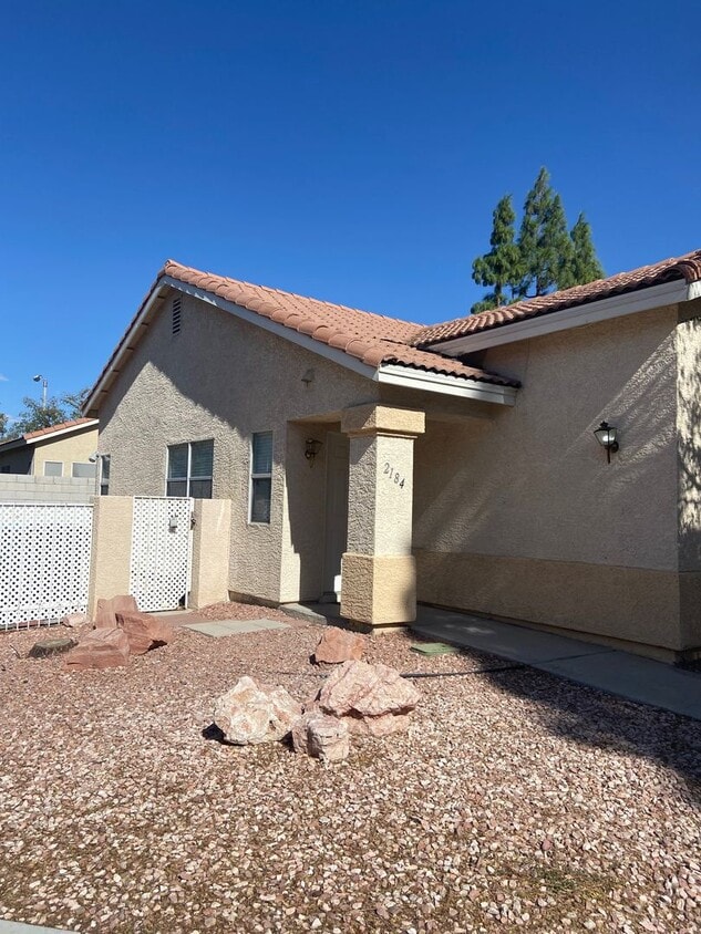 Primary Photo - Henderson - 2 Bedroom home w/2 car garage