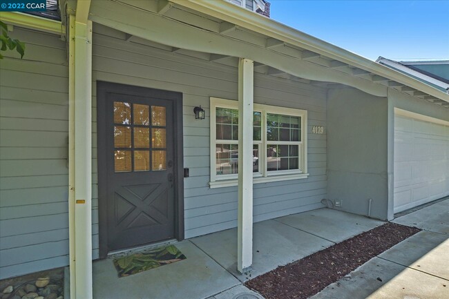 Building Photo - 4139 Kensington Dr