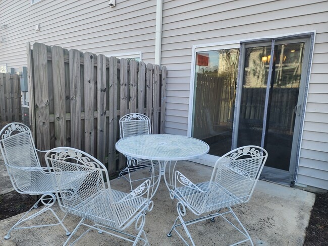 Building Photo - 1650 Bratton Ct