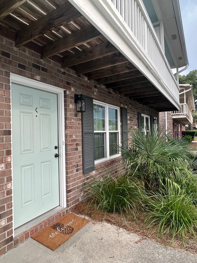 Exterior-Front - 272 Fleming Rd
