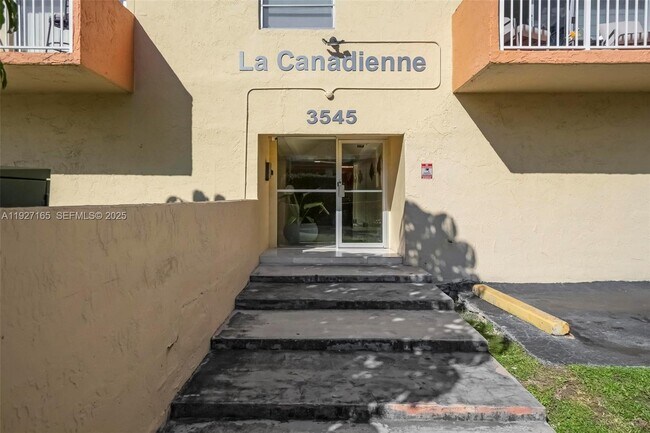 Foto del edificio - 3545 NE 167th St