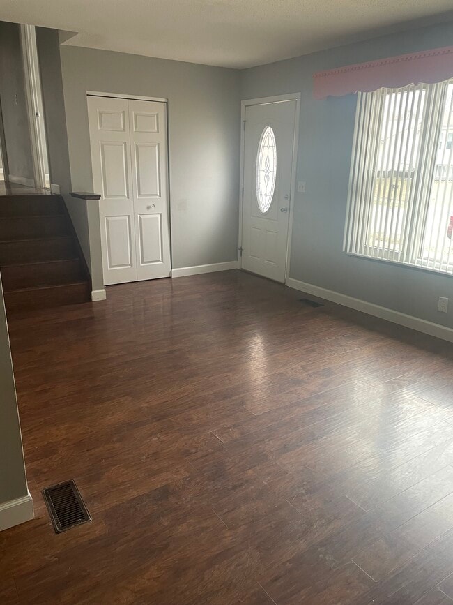 Building Photo - 2718 W 59th St