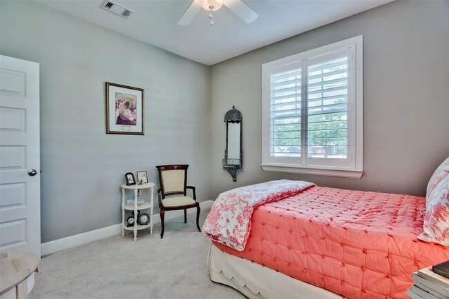 Building Photo - 1121 E Maxwell St