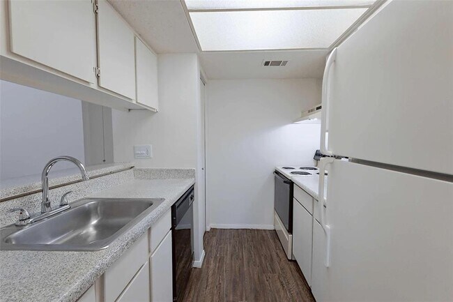 Foto del edificio - 3600 Greystone Dr