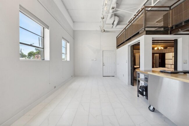 Foto del edificio - 215 N Walton St