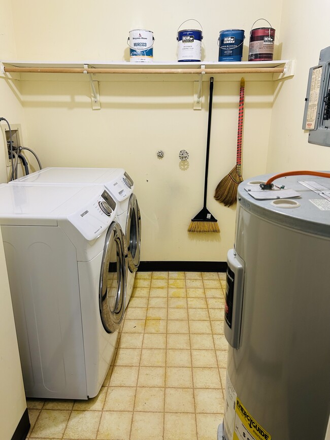 Building Photo - 1914 Aspen Dr