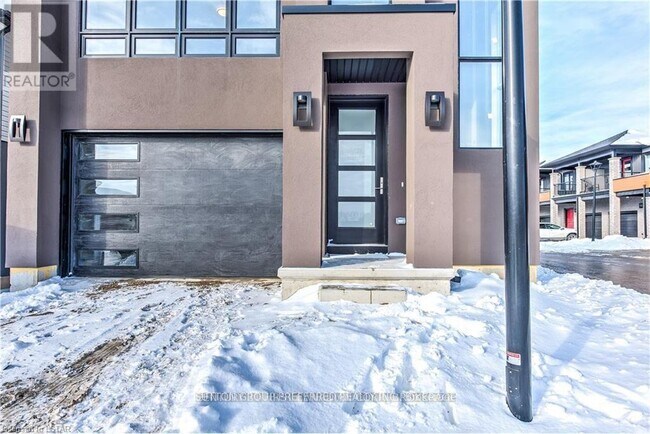 Photo du bâtiment - 1820 Canvas Way