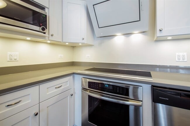 Foto del edificio - 4250 N Marine Dr
