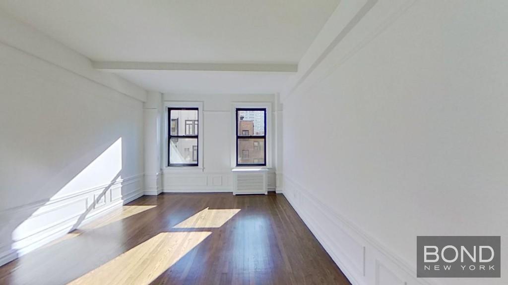 Foto principal - 156 E 37th St