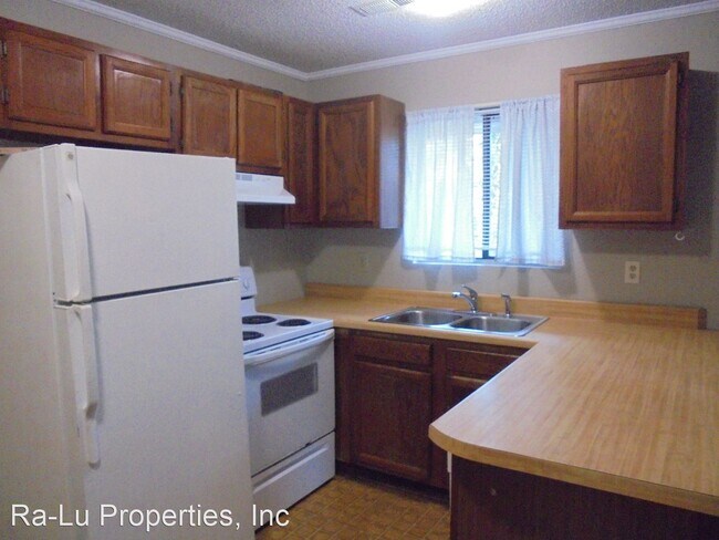 Building Photo - 112 Pineview Dr