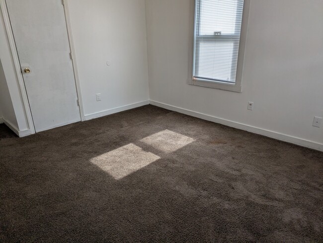 Building Photo - 721 Roselane St