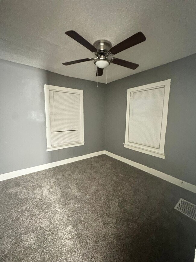 Building Photo - Northeast Home For Rent- 2 Bedroom/1 Bath