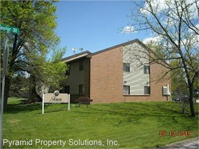 Building Photo - 704 West St