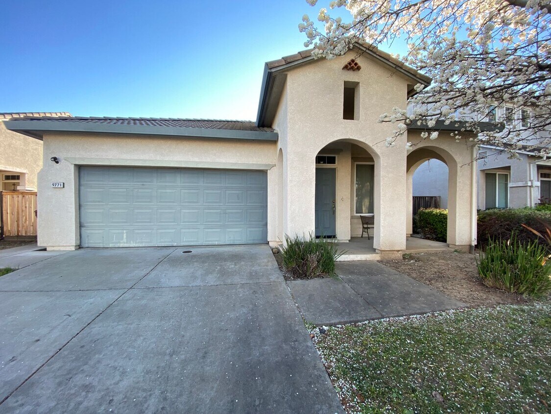 Foto principal - Single Story 4 Bedroom