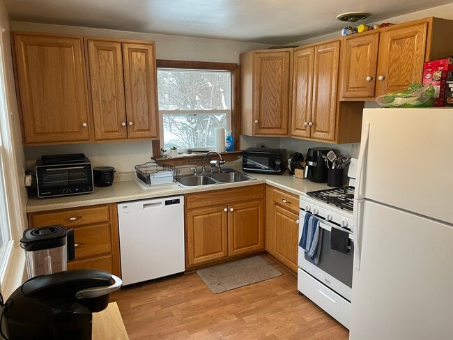 Building Photo - 424 W Arrowhead Rd