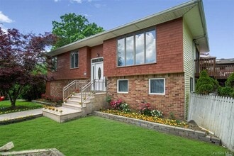Building Photo - 2 Thorne Ct
