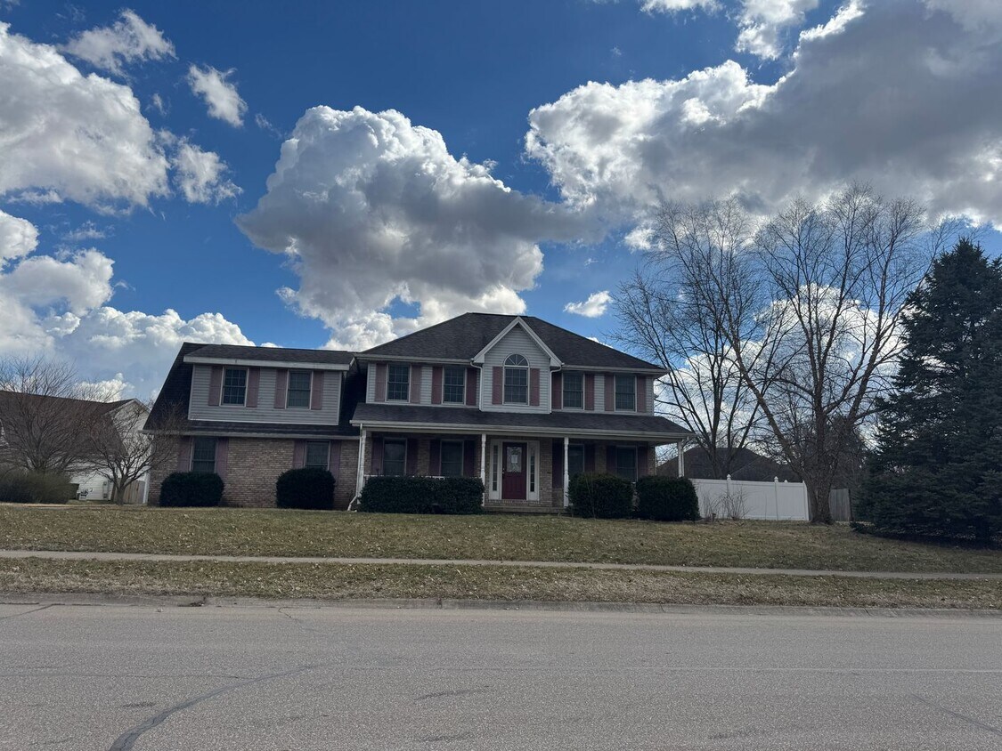 Foto principal - 2047 Parkside Dr