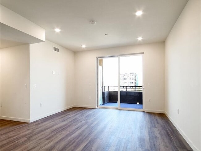 Living Room View 2 - 928 S Berendo St