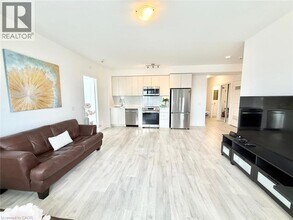 Building Photo - 4675 Metcalfe Ave