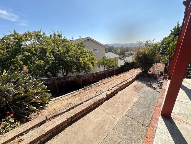 Foto del edificio - Newly Renovated Castro Valley Home Availab...
