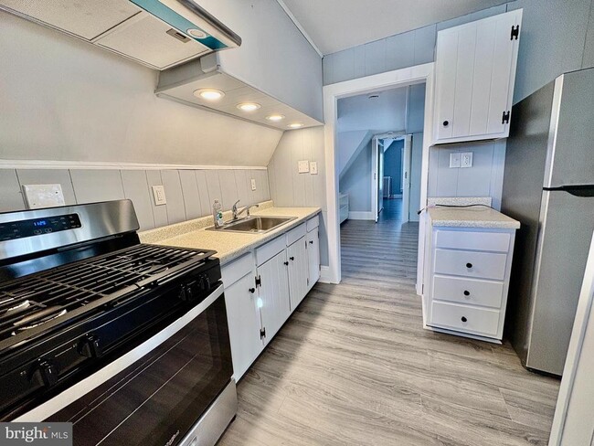 Building Photo - 735 Morgan Ave