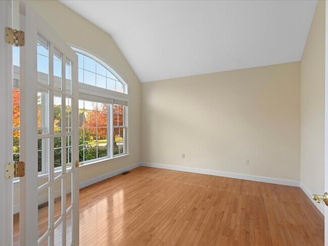 Foto del edificio - 32 Silver Brook Ln