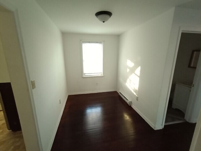 Building Photo - 840 Orville