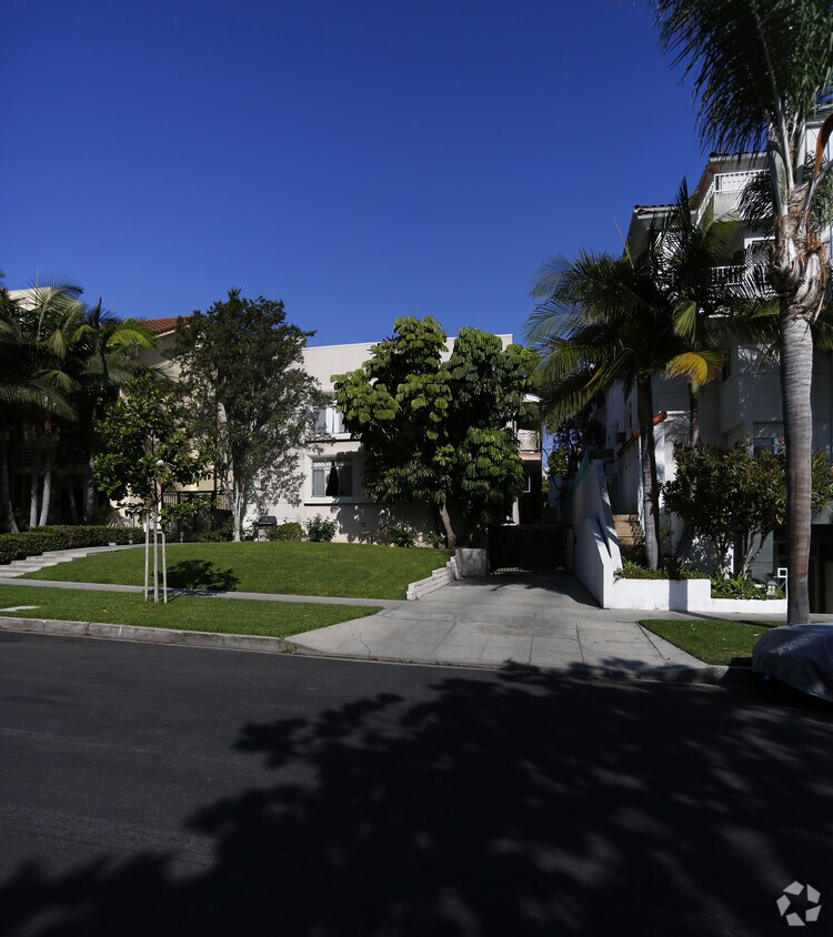 Foto del edificio - 849 S Plymouth Blvd