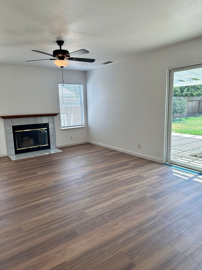 Building Photo - REDUCED!!!   Newly Remodeled 2 Story- 4 Be...