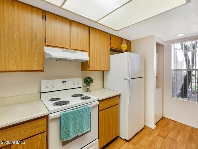 Building Photo - 164 N 74th St