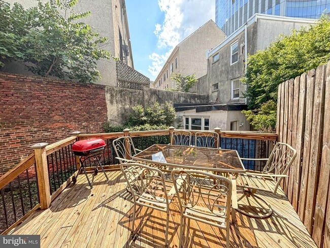 Building Photo - 614 S 27th St