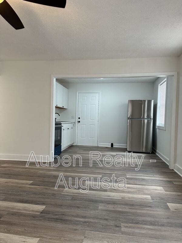 Building Photo - 469 Monetta St S E