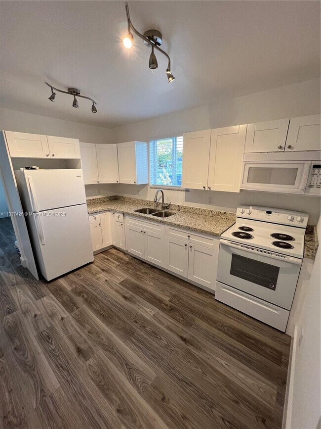 Foto del edificio - 2119 NW 43rd St