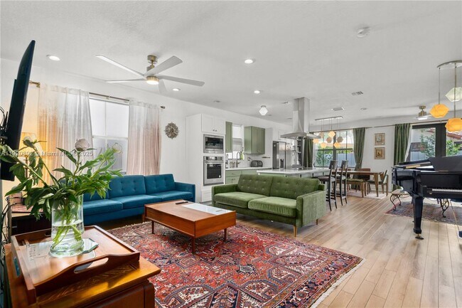 Building Photo - 1023 NW 100th Ave