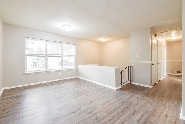 Building Photo - 1485 Sunset Way