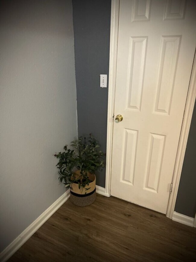 Foto del edificio - 739 E Ashby Pl