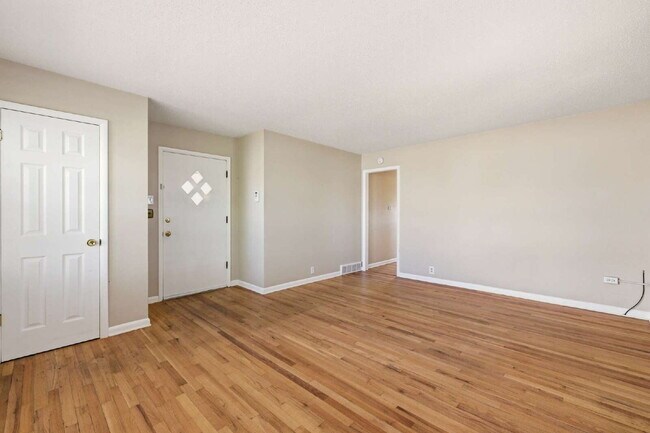 Foto del edificio - Charming 3-Bed 1-Bath Littleton Home!