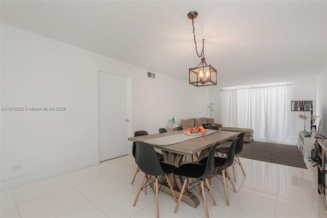 Foto del edificio - 6039 Collins Ave