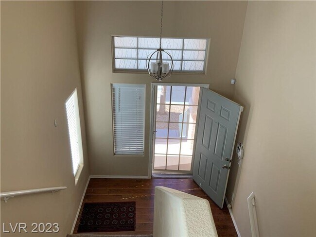 Foto del edificio - CHARMING SPLIT LEVEL HOME. FEATURING OPEN FAMILY ROOM