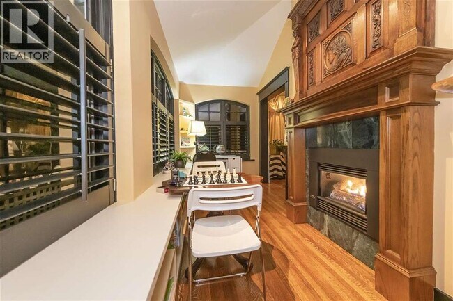 Photo du bâtiment - 4XXX Beverly Crescent