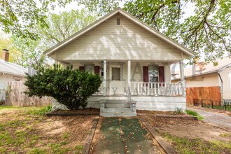 Building Photo - 253 N Charles Ave