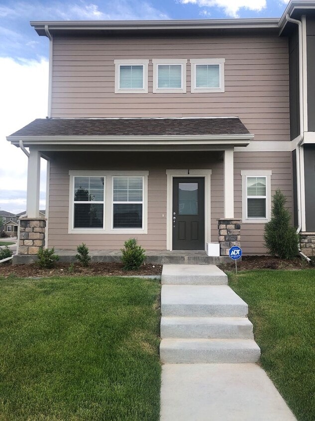 Primary Photo - Beautiful 3 bed, 3 bath Townhome in West W...