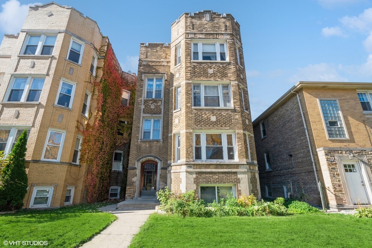 Primary Photo - 6444 N Washtenaw Ave