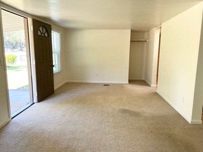 Building Photo - Charming 2-Bed, 1.5-Bath Home on Spacious ...