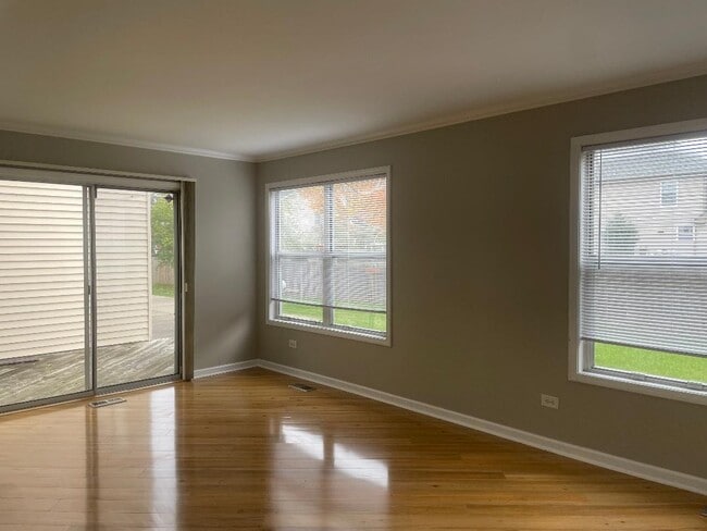 Building Photo - 1206 Robin Dr