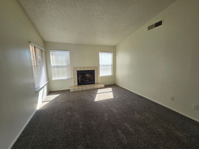 Foto del edificio - Northwest Sterling Springs