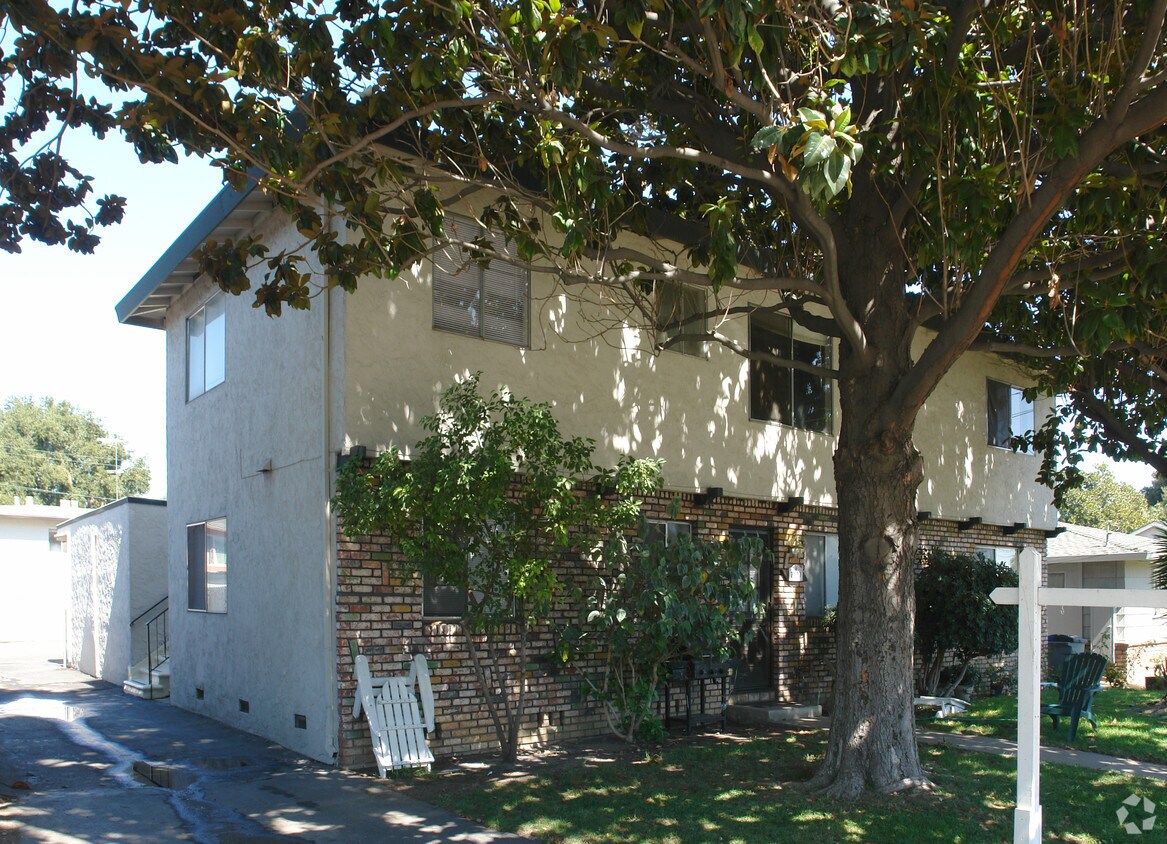Primary Photo - Magnolia Gardens