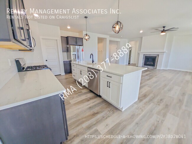 Building Photo - Stunning 4 Bedroom House in Boise
